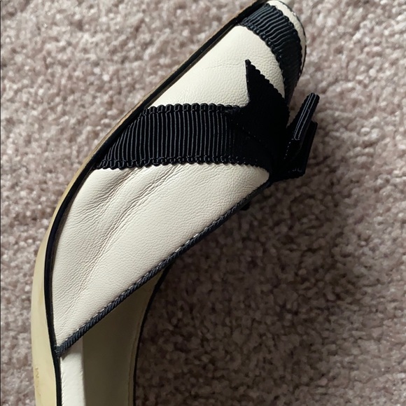 Anne Klein Demos Nude Leather Heel w/ Black Bow - Picture 9 of 14